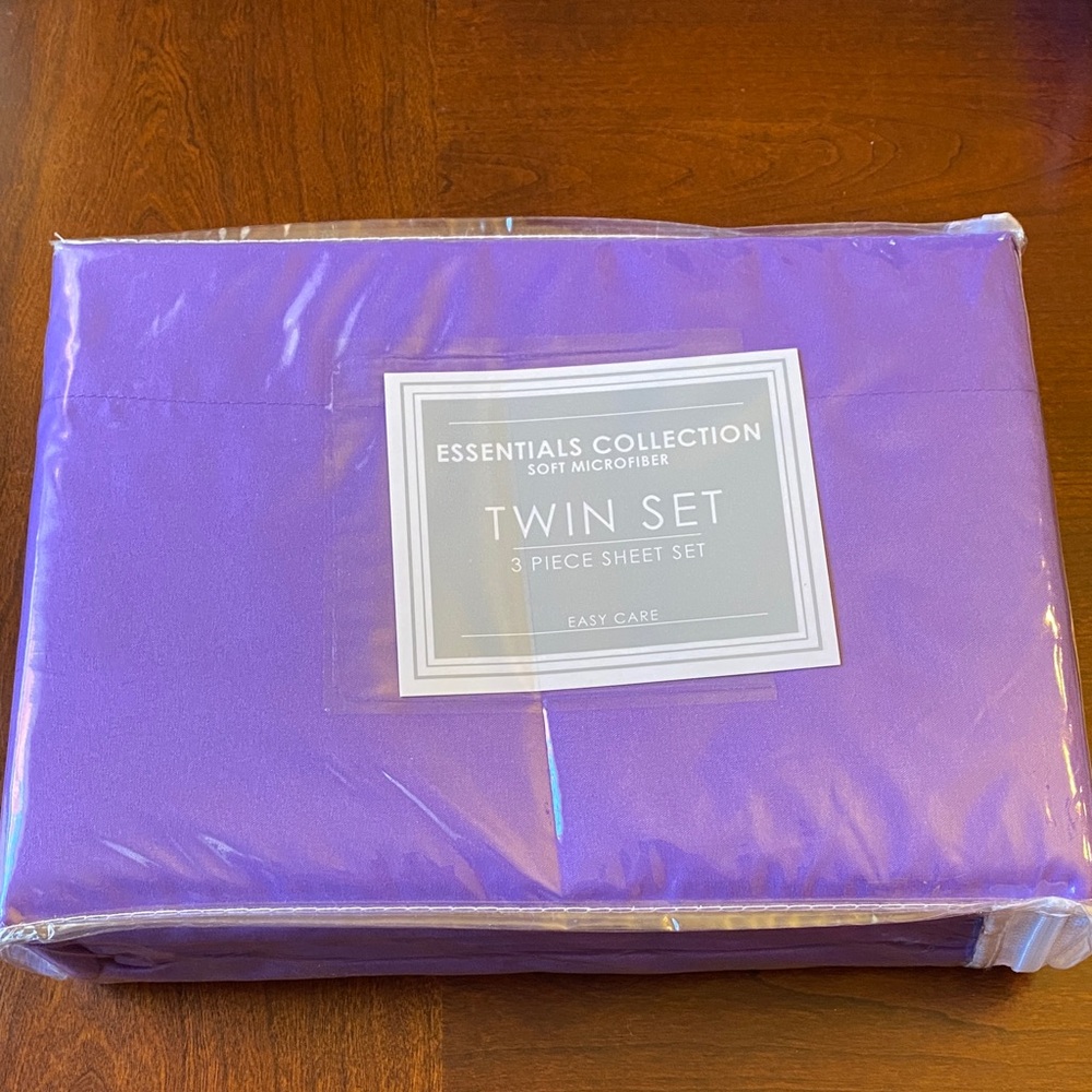 Twin Purple Microfiber Sheet Set. NEW